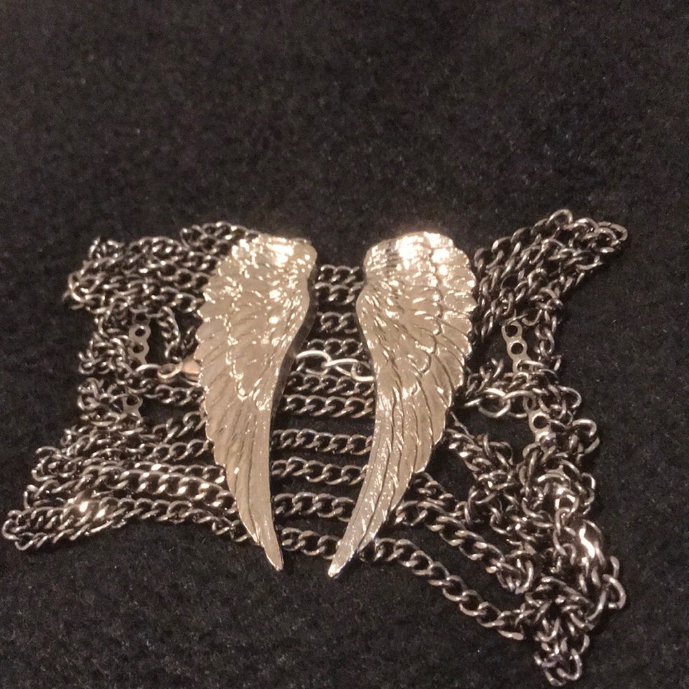 Chain bracelet with angel wings